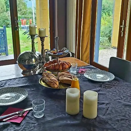 Bonbon D'hotes Bed and breakfast Saint-Julien-de-Lampon