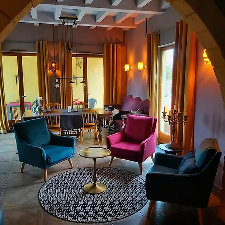 فندق مبيت وإفطار Bonbon D'hotes 4*
