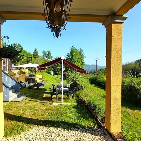 فندق مبيت وإفطار Bonbon D'hotes Saint-Julien-de-Lampon